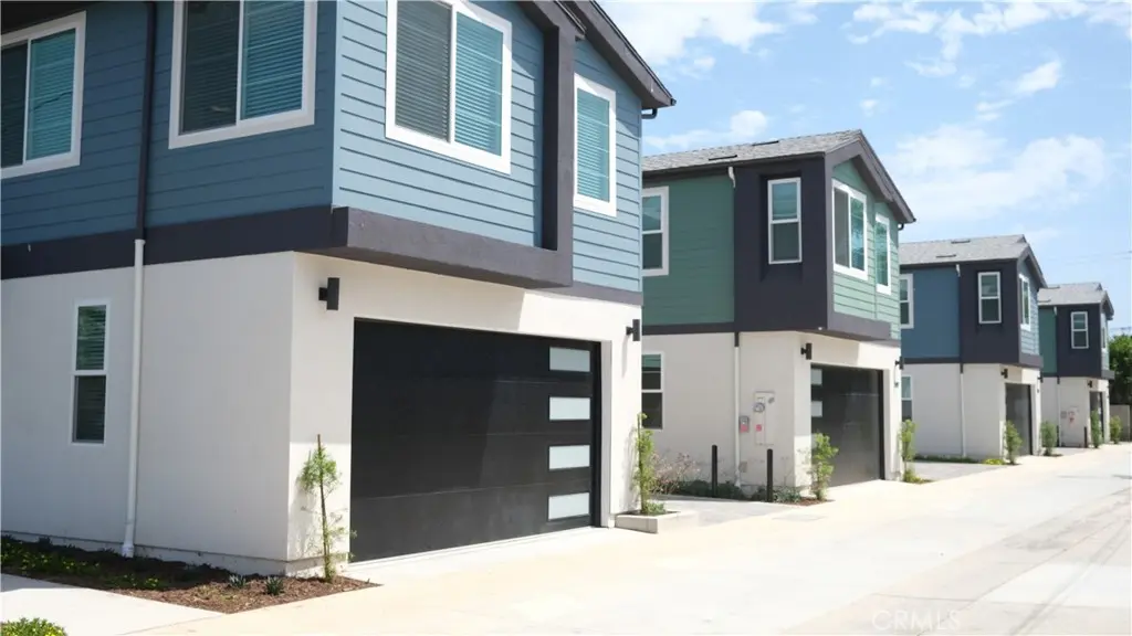 Single Family Residence for sale at 547 Bernard Street, Costa Mesa, CA featuring 3 beds and 3 baths