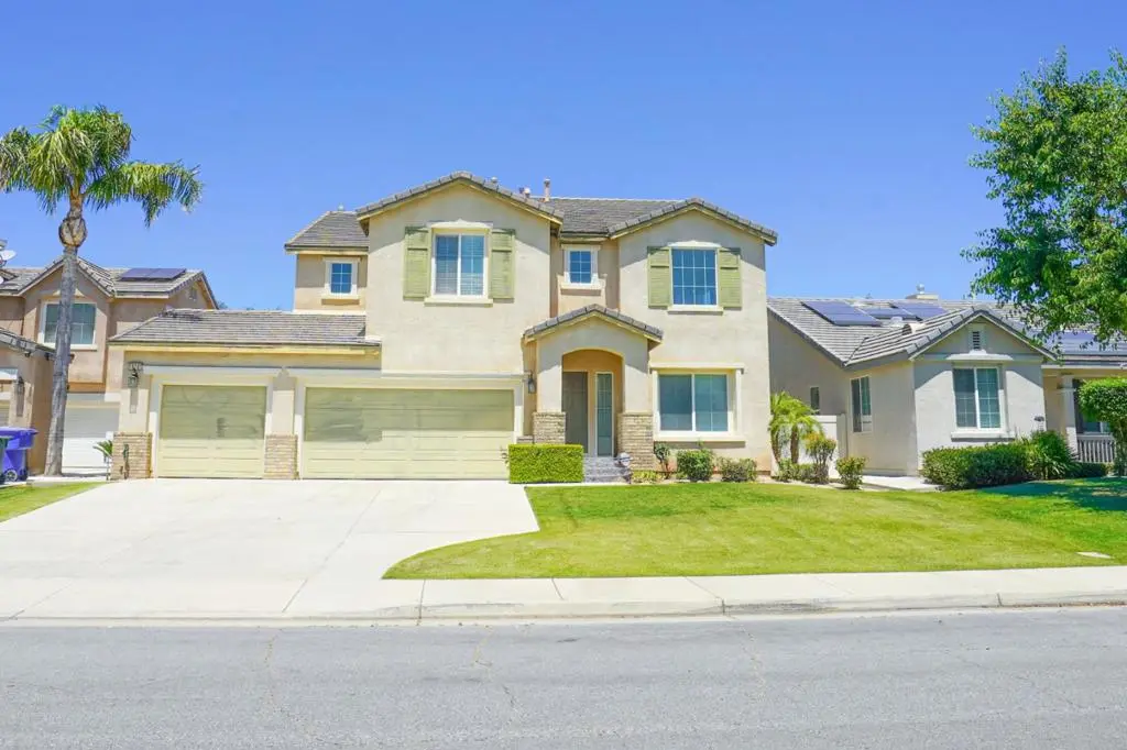 Single Family Residence for sale at 10708 DESERT VIEW Place, Bakersfield, CA featuring 5 beds and 3 baths