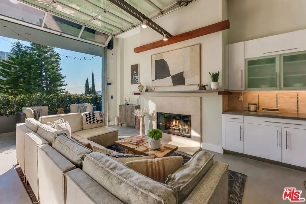 1152 N La Cienega Boulevard 201, West Hollywood, CA — listing photo 1