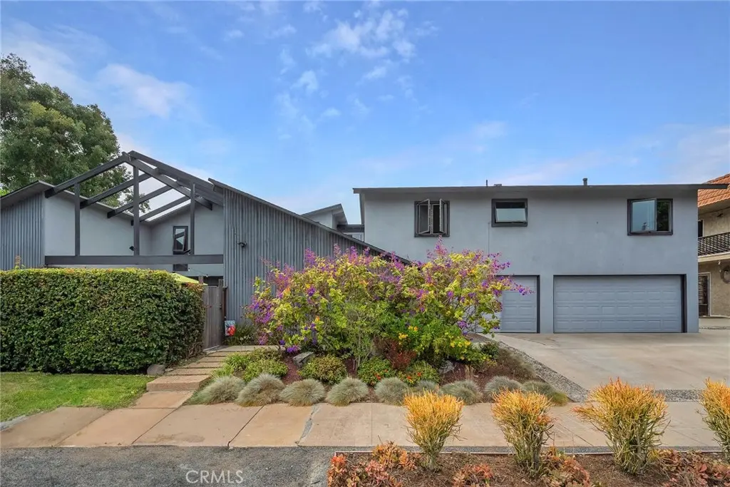 Residential Lease for rent at 727 S Elvira Avenue, Redondo Beach, Los Angeles County, CA featuring 2 beds and 1 bath
