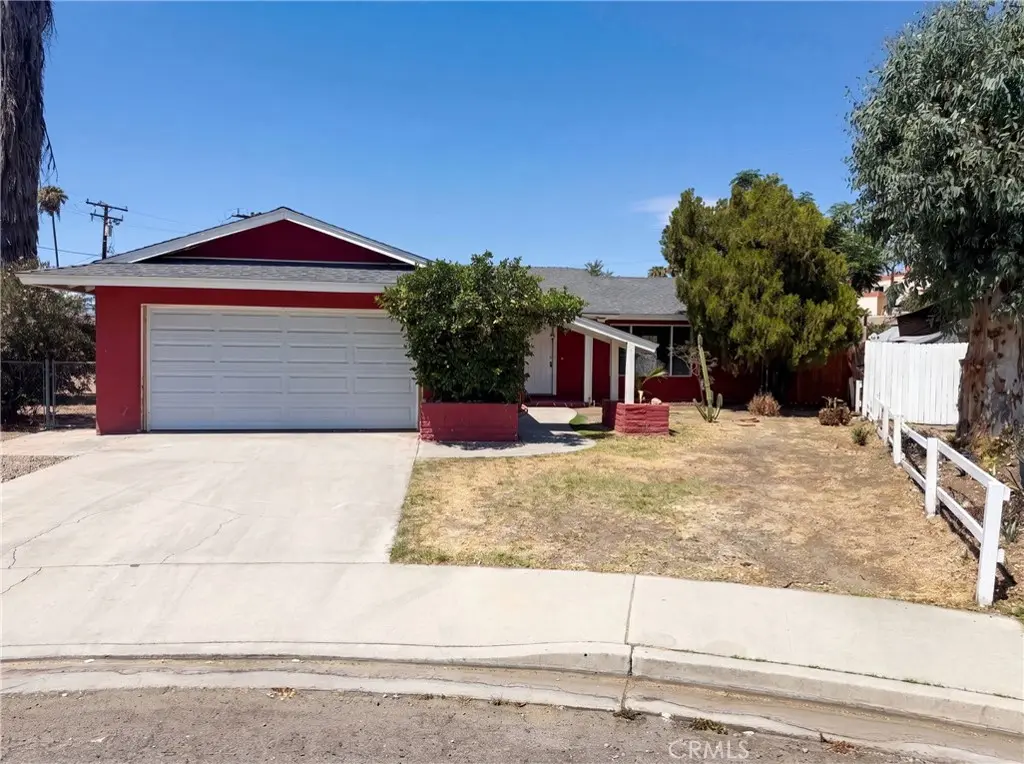 Single Family Residence for sale at 215 Laurel, Hemet, CA featuring 3 beds and 2 baths