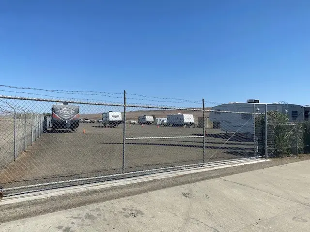 1075 W Elm Avenue, Coalinga, CA — listing photo 1