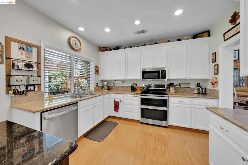 Single Family Residence for sale at 569 Apple Hill Dr, Brentwood, CA featuring 4 beds and 3 baths