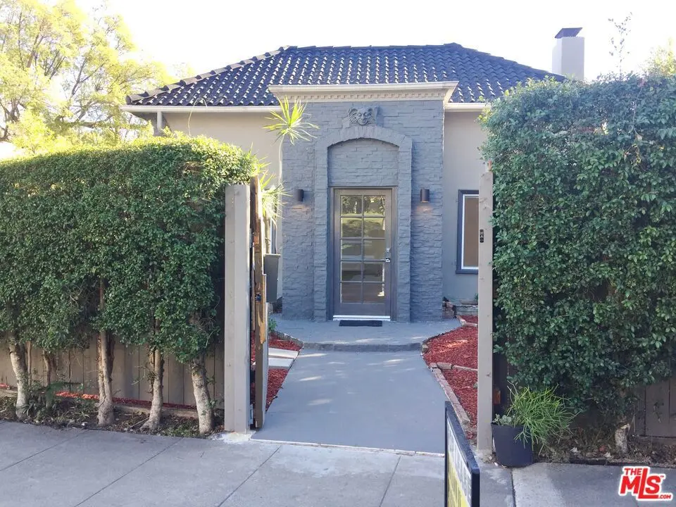 Residential Lease for rent at 8538 W West Knoll Drive, West Hollywood, Los Angeles County, CA featuring 2 beds and 2 baths