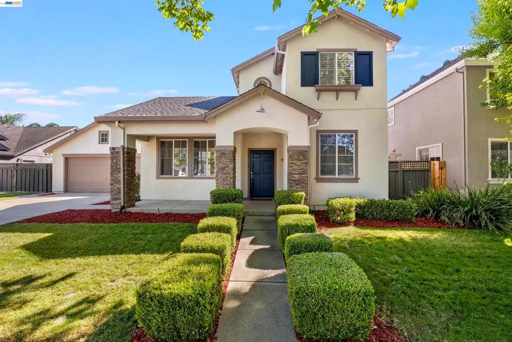 Single Family Residence for sale at 3009 Perry Ln, Tracy, CA featuring 4 beds and 3 baths