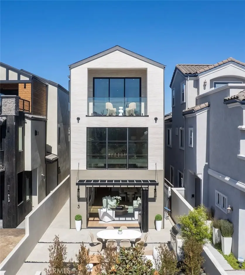 Single Family Residence for sale at 515 12th Street, Huntington Beach, CA featuring 3 beds and 4 baths