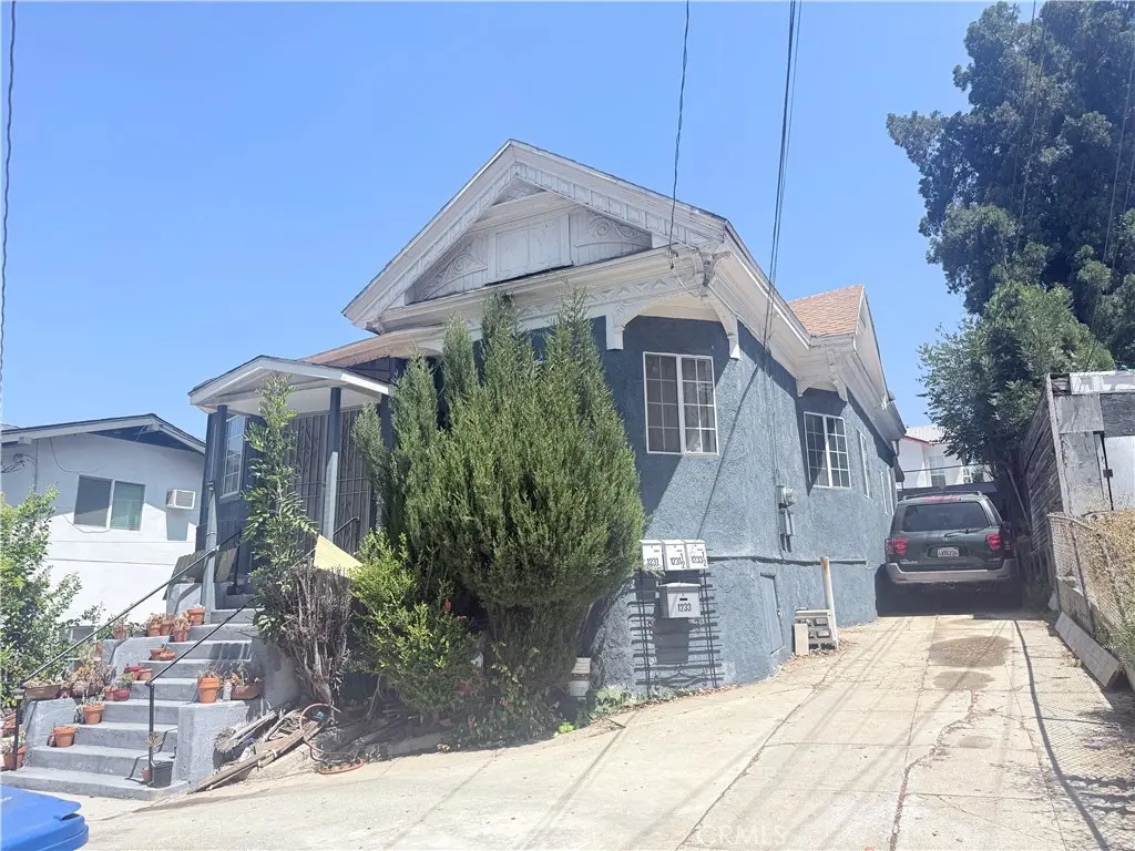 Triplex for rent at 1231 Innes, Los Angeles, CA featuring 2 beds and 1 bath