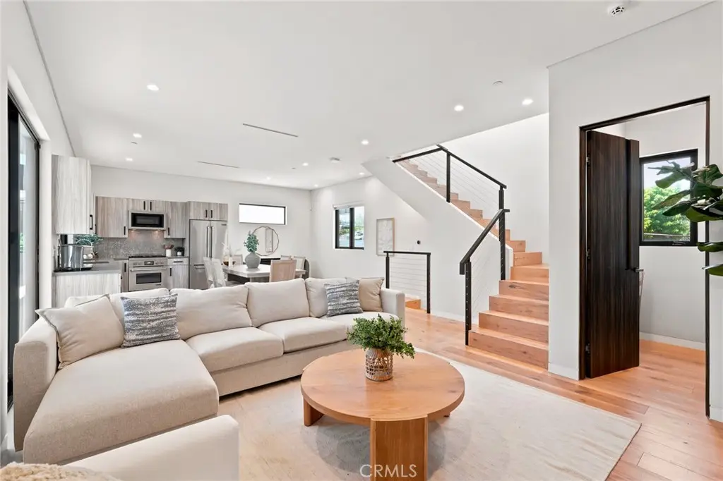 Residential Lease for rent at 425 N Alfred 2, West Hollywood, Los Angeles County, CA featuring 1 bed and 2 baths