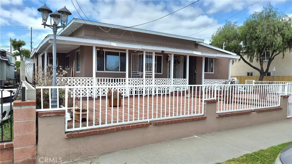 Single Family Residence for sale at 3661 Seabright Avenue, Long Beach, CA featuring 3 beds and 2 baths