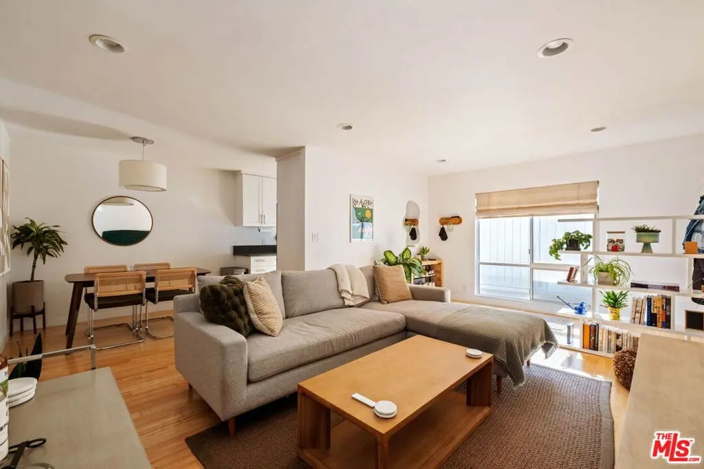 Condominium for sale at 550 N Croft Avenue 2, Los Angeles, CA featuring 2 beds and 2 baths