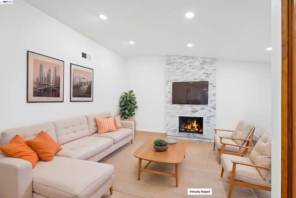 Single Family Residence for rent at 9699 Rudway Ct, Sacramento, CA featuring 3 beds and 2 baths