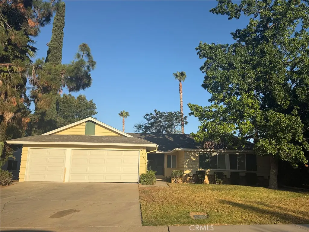 Residential Lease for rent at 3385 Valencia Hill, Riverside, Riverside County, CA featuring 5 beds and 2 baths