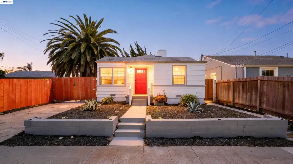 Single Family Residence for sale at 945 62Nd St, Oakland, CA featuring 3 beds and 1 bath