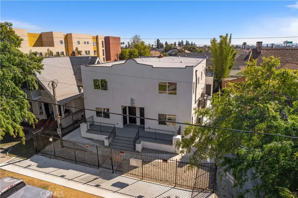 Apartment for sale at 324 W 51st St, Los Angeles, CA