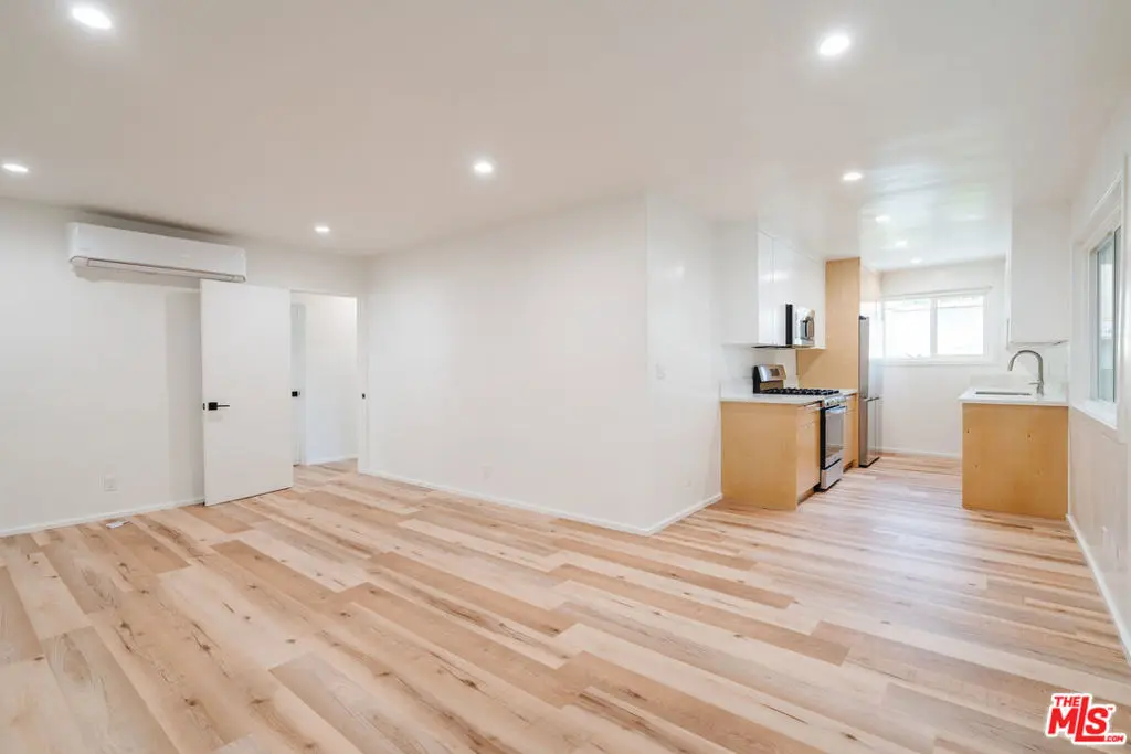 Residential Lease for rent at 1318 S Ogden Drive 3, Los Angeles, Los Angeles County, CA featuring 3 beds and 2 baths