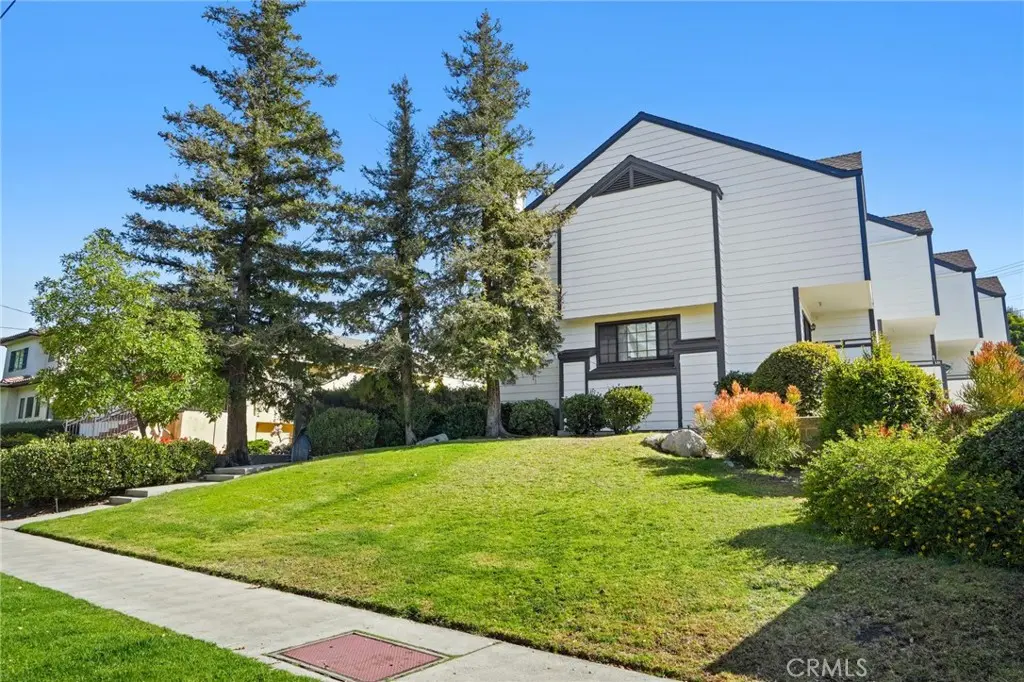 2615 Hermosa Avenue B, Montrose, CA — listing photo 1