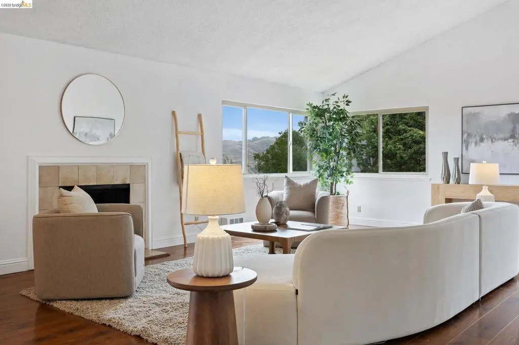 Townhouse for sale at 201 Vista Heights Rd, El Cerrito, CA featuring 2 beds and 3 baths