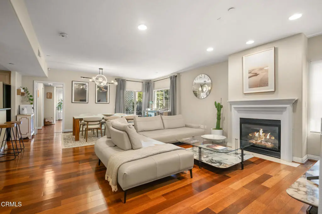Condominium for sale at 616 S Wilton Place 203, Los Angeles, CA featuring 3 beds and 3 baths
