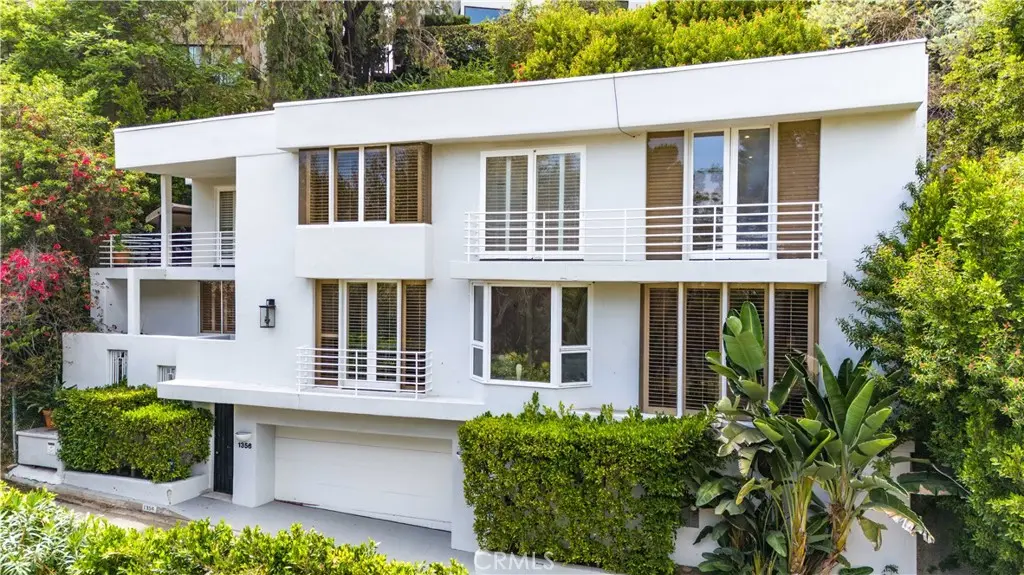 Single Family Residence for rent at 1356 Summitridge, Beverly Hills, CA featuring 4 beds and 4 baths