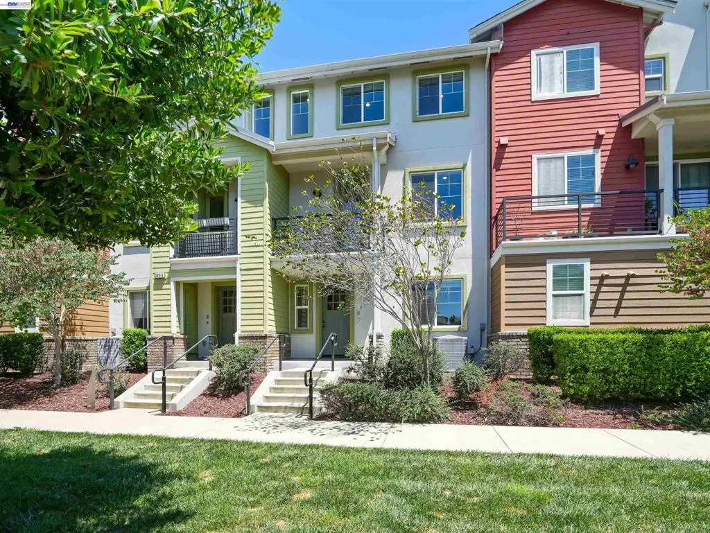 Condominium for sale at 333 Basswood Cmn 8, Livermore, CA featuring 3 beds and 4 baths