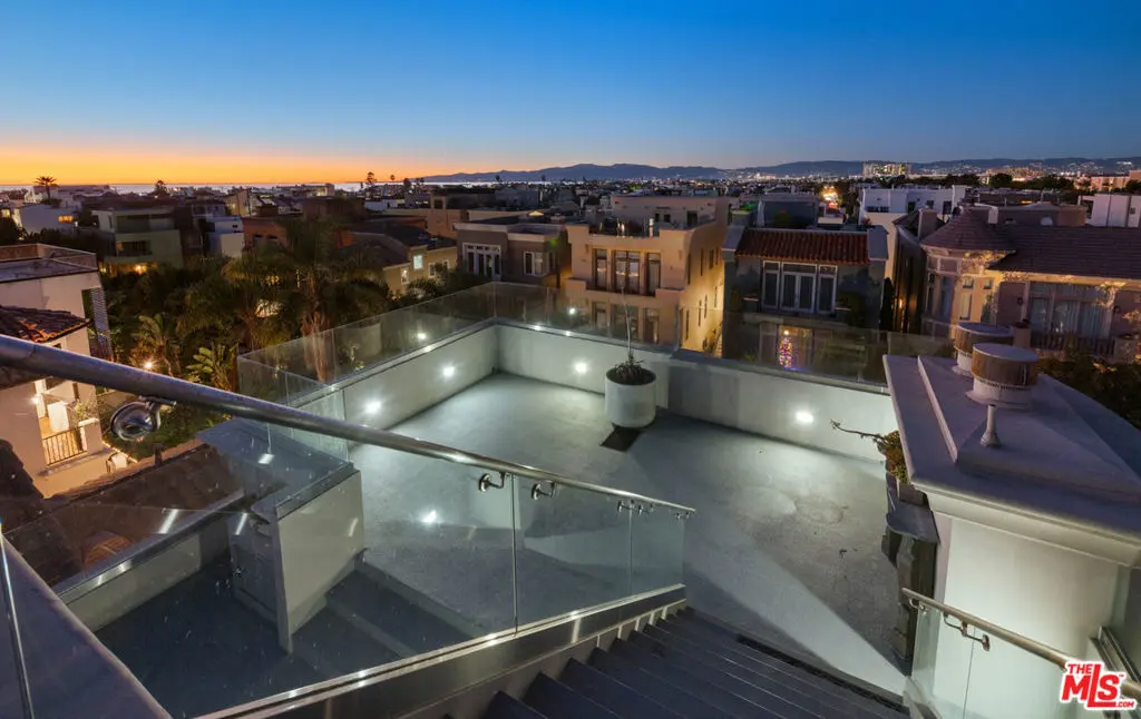 138 Voyage Mall, Marina Del Rey, CA — listing photo 1