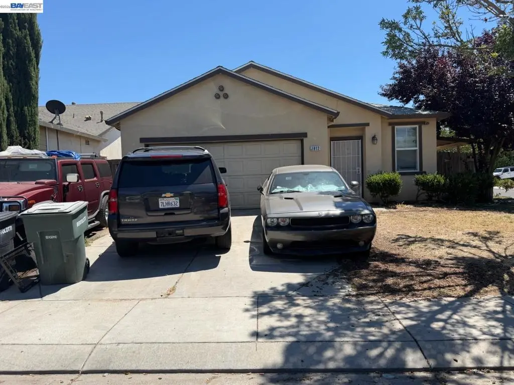 Single Family Residence for sale at 1812 Cielto Dr, Modesto, CA featuring 3 beds and 2 baths