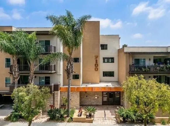 Residential Lease for rent at 7100 Alvern, Los Angeles, Los Angeles County, CA featuring 2 beds and 2 baths