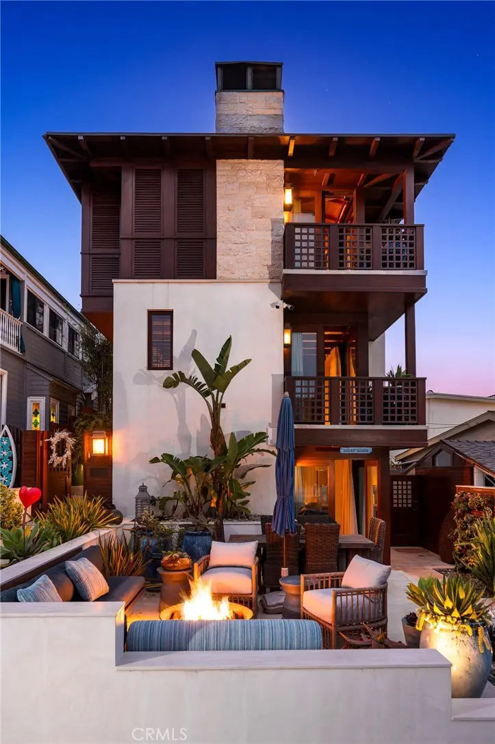 Residential Lease for rent at 126 4th Street, Manhattan Beach, Los Angeles County, CA featuring 4 beds and 5 baths
