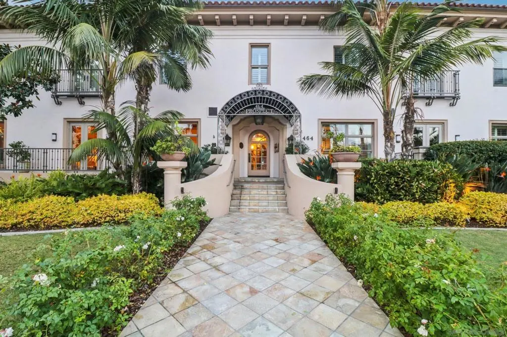 Single Family Residence for rent at 464 Prospect 101, La Jolla, CA featuring 2 beds and 3 baths