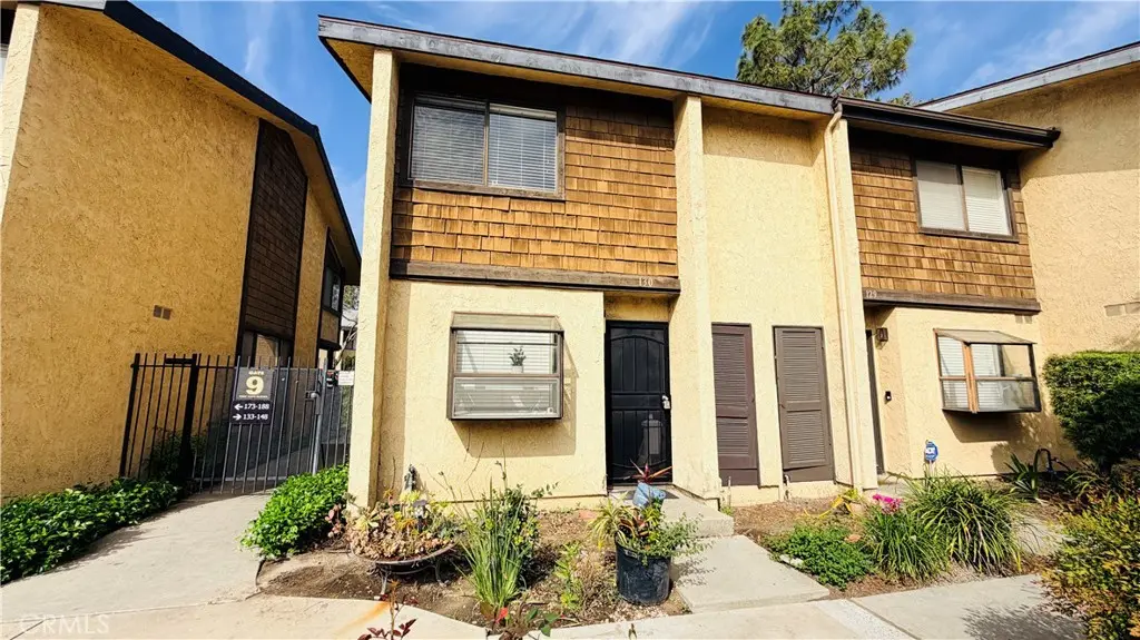 Residential Lease for rent at 12750 Centralia 130, Lakewood, Los Angeles County, CA featuring 2 beds and 1 bath