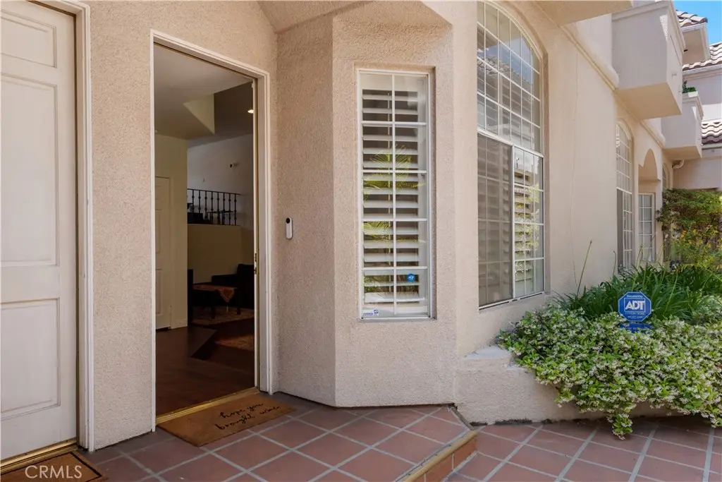 Condominium for sale at 813 N Martel Avenue 2, Los Angeles, CA featuring 2 beds and 3 baths