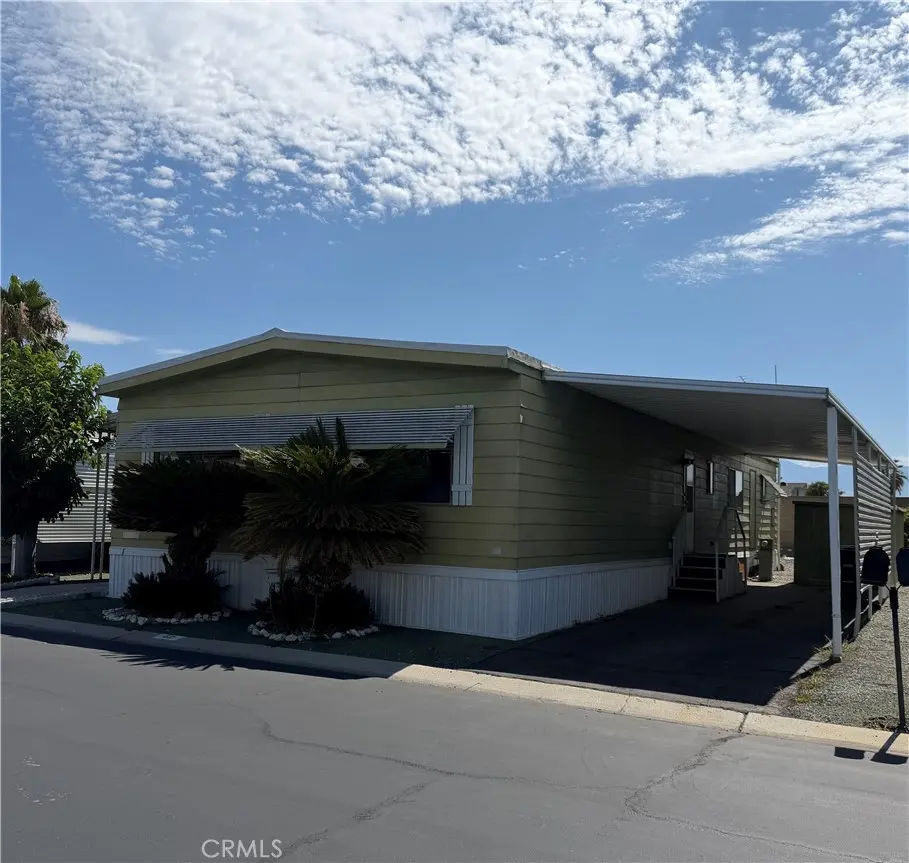 Manufactured In Park for sale at 575 S Lyon Avenue 62, Hemet, CA featuring 2 beds and 2 baths