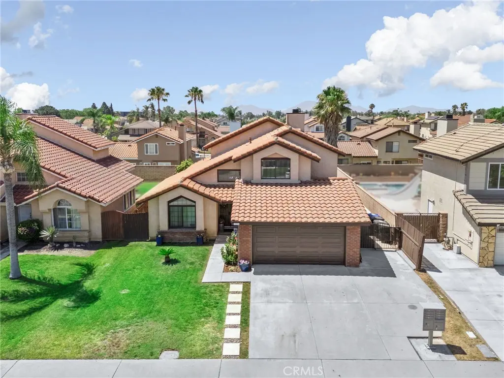 17253 Dolphin, Fontana, CA — listing photo 1