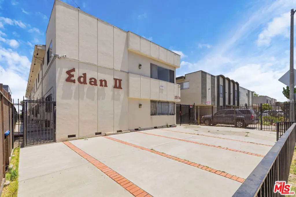 Residential Income for sale at 2016 S Bedford Street, Los Angeles, CA featuring 15 beds and 11 baths