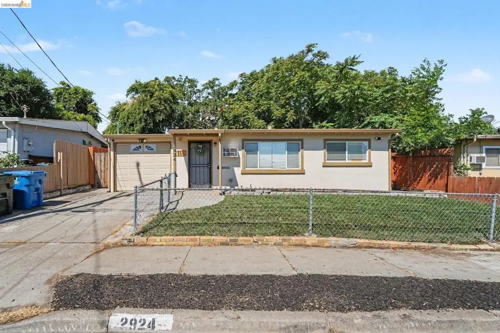 Single Family Residence for sale at 2924 Elizabeth Ln, Antioch, CA featuring 2 beds and 1 bath
