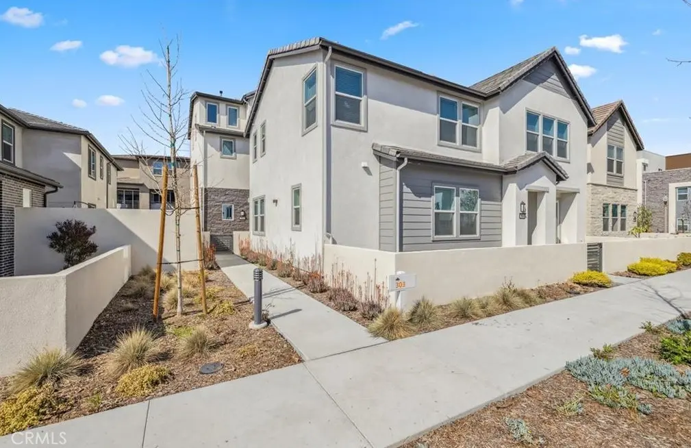Residential Lease for rent at 303 Tank, Irvine, Orange County, CA featuring 3 beds and 4 baths