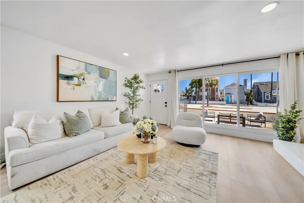 Residential Lease for rent at 920 W Balboa, Newport Beach, Orange County, CA featuring 4 beds and 4 baths