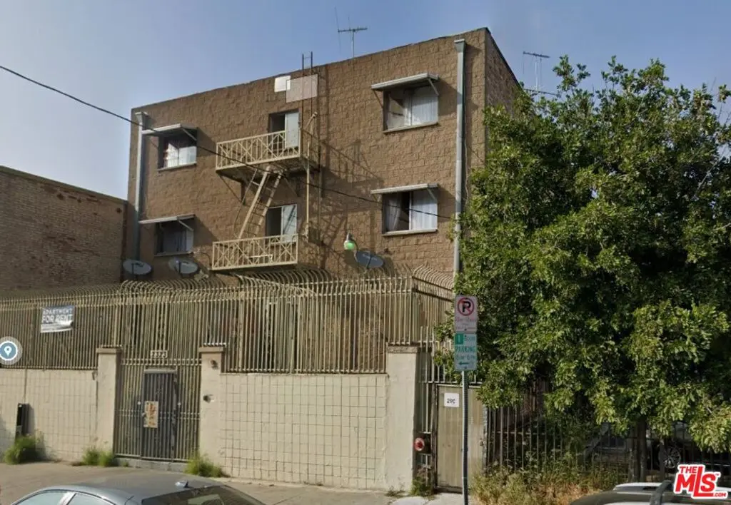 Residential Lease for rent at 2323 W 11th Street, Los Angeles, Los Angeles County, CA and 1 bath