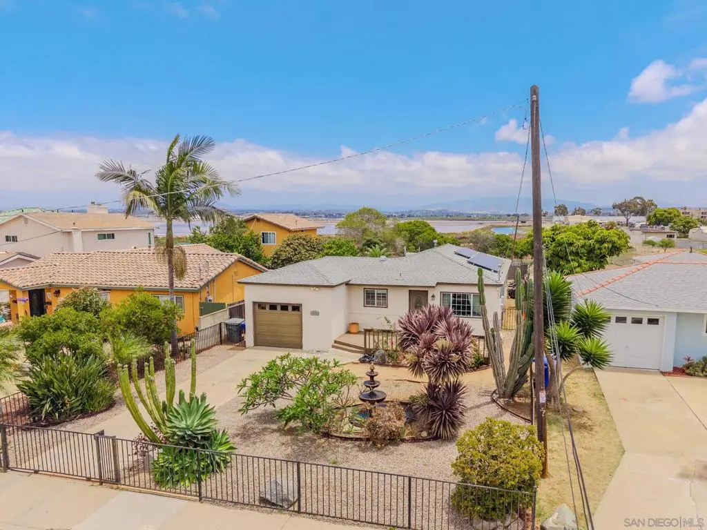 425 8th Street, Imperial Beach, CA — listing photo 1