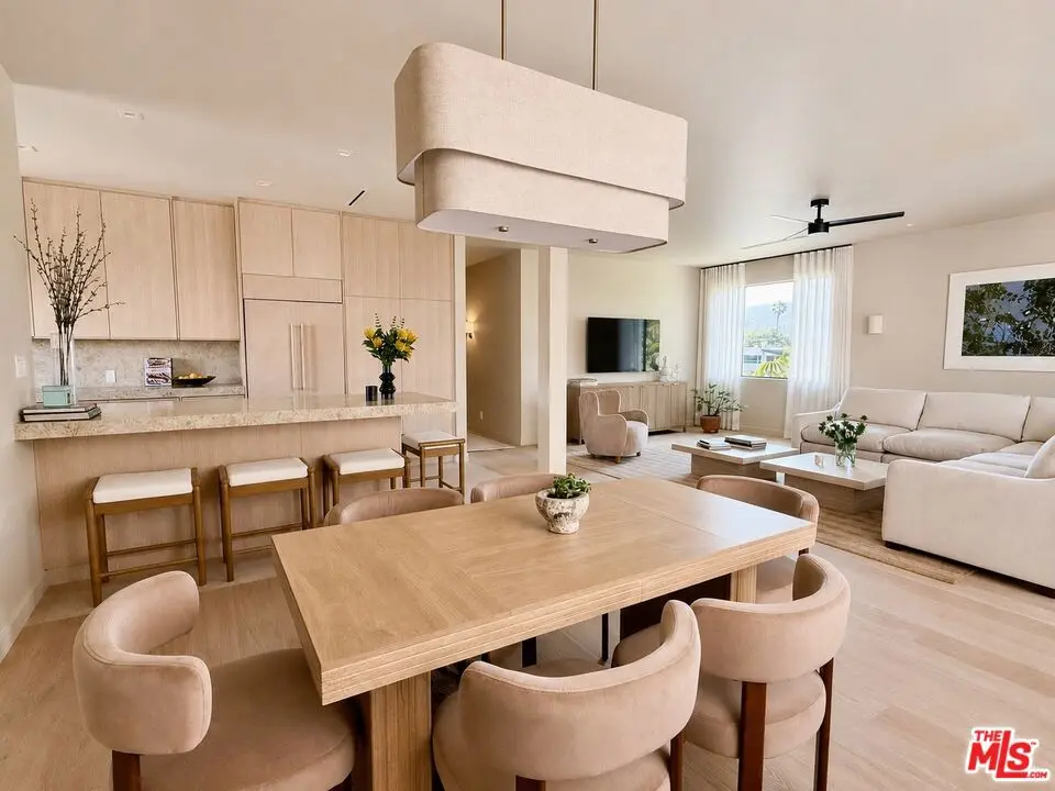 Condominium for sale at 126 N Croft Avenue 302, Los Angeles, CA featuring 3 beds and 3 baths