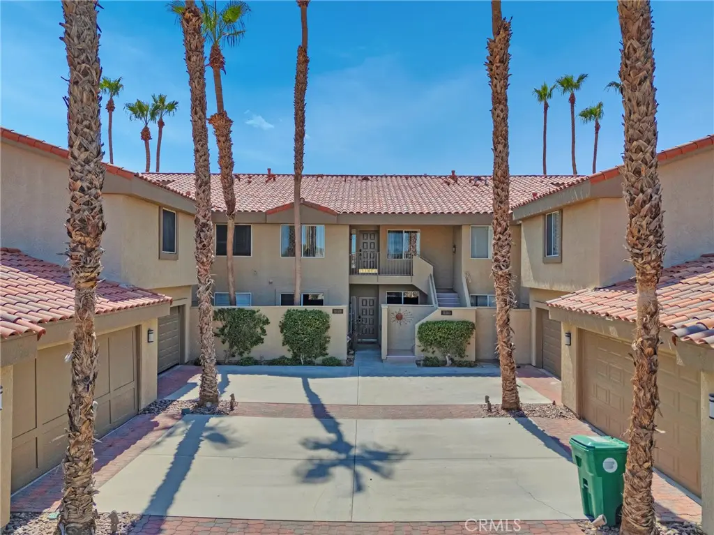 Condominium for sale at 55353 Winged Foot, La Quinta, CA featuring 2 beds and 2 baths