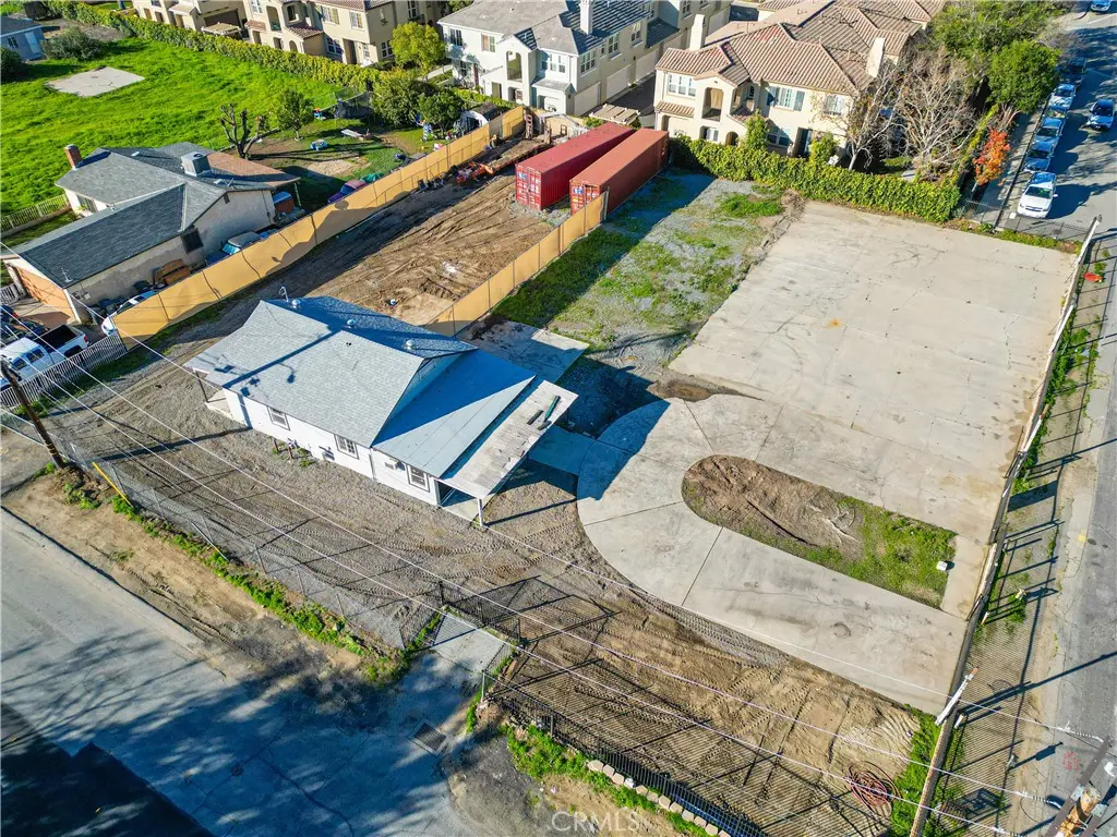 Residential Lease for rent at 2006 E Lakeshore, Lake Elsinore, Riverside County, CA featuring 3 beds and 2 baths