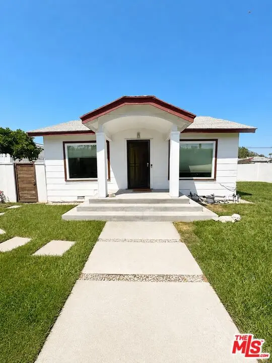 Residential Lease for rent at 2703 Obama Boulevard, Los Angeles, Los Angeles County, CA featuring 2 beds and 1 bath