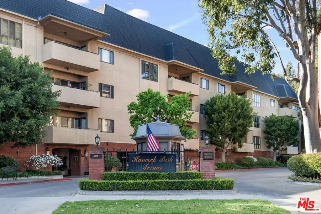 Condominium for sale at 647 Wilcox Avenue 2E, Los Angeles, CA featuring 1 bed and 2 baths