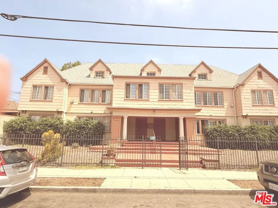 Residential Lease for rent at 1573 W 30th Street, Los Angeles, Los Angeles County, CA featuring 3 beds and 1 bath