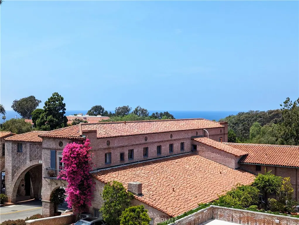 Residential Lease for rent at 2525 Via Campesina 304, Palos Verdes Estates, Los Angeles County, CA featuring 2 beds and 2 baths