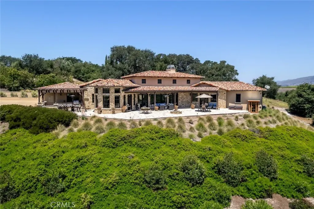 2350 Camino Edna, San Luis Obispo, CA — listing photo 1