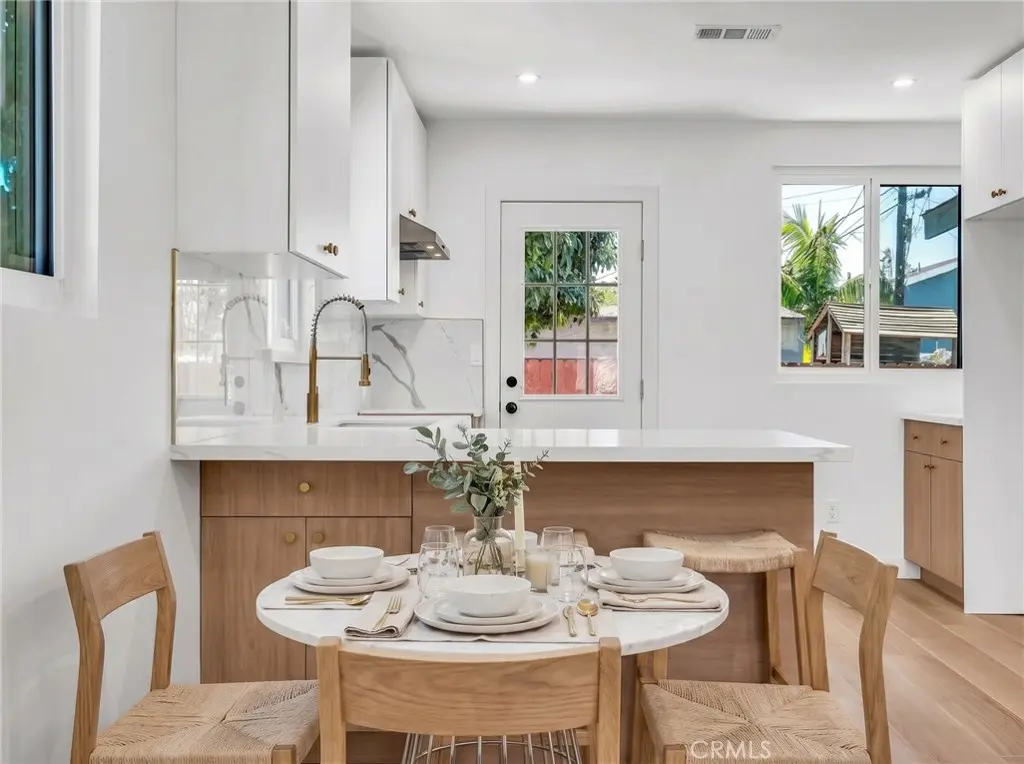 Single Family Residence for sale at 3516 Montclair Street, Los Angeles, CA featuring 2 beds and 1 bath