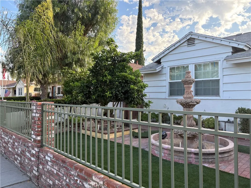 7501 1/2 Corbin, Winnetka, CA — listing photo 1