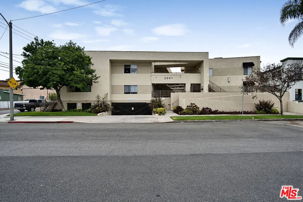 2005 Grismer Avenue, Burbank, CA — listing photo 1
